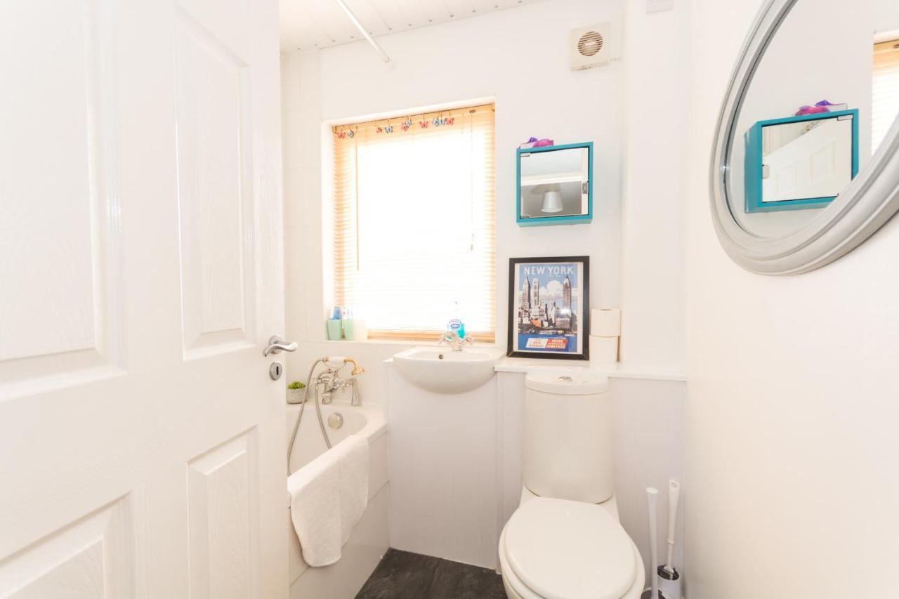 Excellent Location - City Centre - Parking - 4 Beds -2 Bedrooms Belfast Exteriér fotografie
