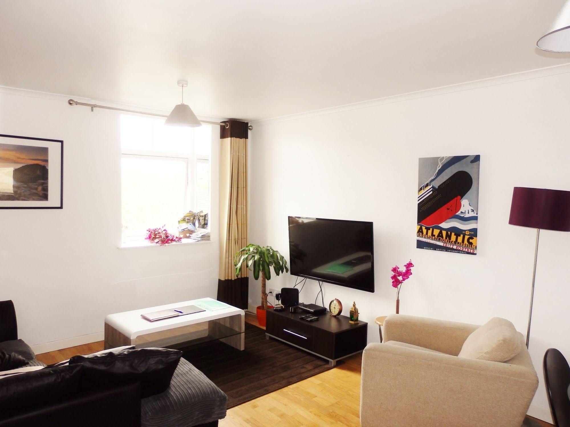 Excellent Location - City Centre - Parking - 4 Beds -2 Bedrooms Belfast Exteriér fotografie