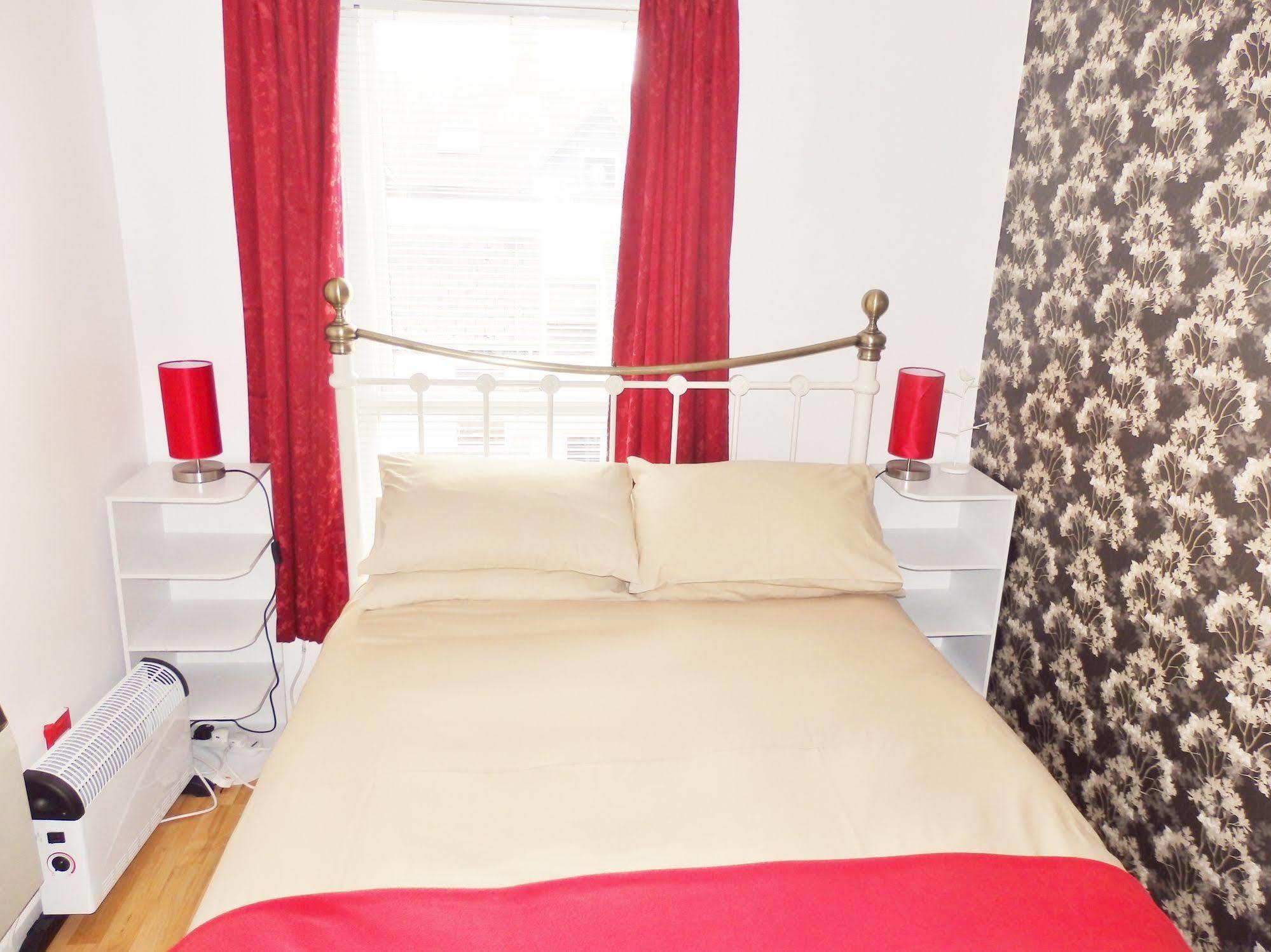 Excellent Location - City Centre - Parking - 4 Beds -2 Bedrooms Belfast Exteriér fotografie