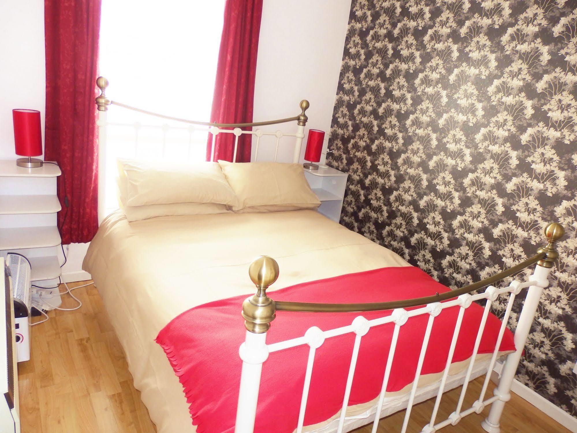 Excellent Location - City Centre - Parking - 4 Beds -2 Bedrooms Belfast Exteriér fotografie